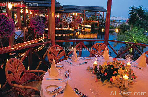 Four Seasons Hotel 35